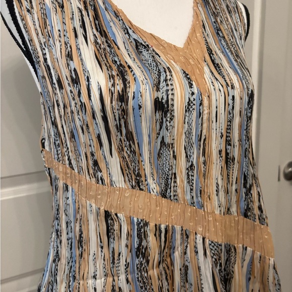 Alberto Makali tan and blue patterned flowy tank top blouse size L - Picture 3 of 16